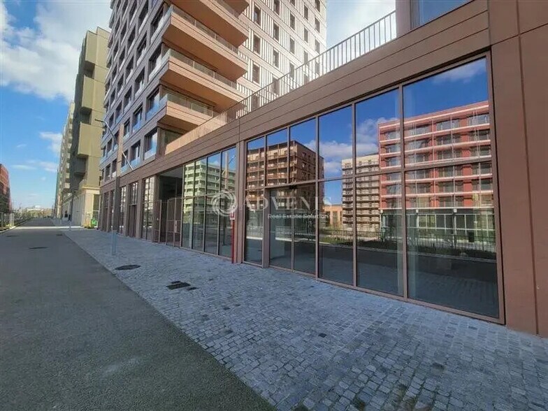 Local commercial dans Saint-Ouen-sur-Seine à louer - Photo de l’immeuble – Image 2 sur 8