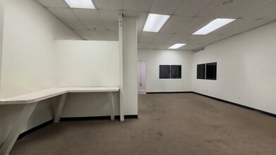 2007 Democrat St, Honolulu, HI à louer Photo intérieure– Image 2 sur 19