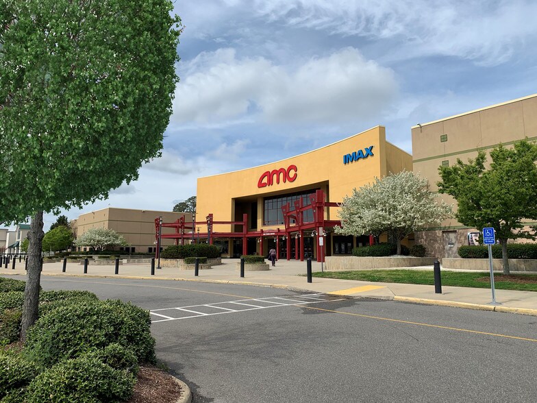 1-60 Town Center Way, Hampton, VA à louer - Photo de l’immeuble – Image 2 sur 14