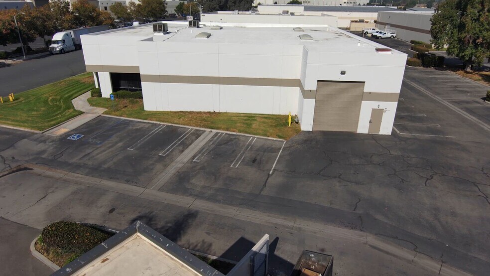 3834 Wacker Dr, Jurupa Valley, CA à vendre - Vidéo sur l’annonce professionnelle – Image 2 sur 10