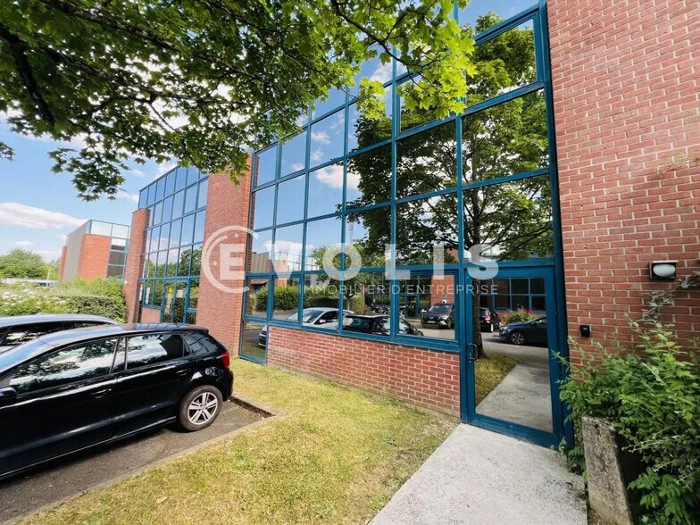 Bureau dans Savigny-le-Temple à louer - Photo de l’immeuble – Image 1 sur 11