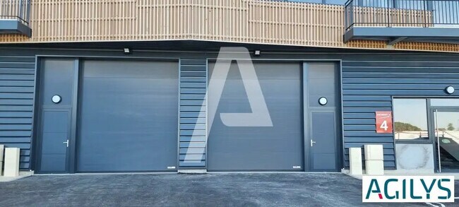 Plus de détails pour Local d’activités à vendre