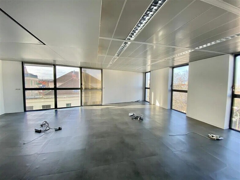 Bureau dans Rueil-Malmaison à vendre - Photo de l’immeuble – Image 1 sur 7