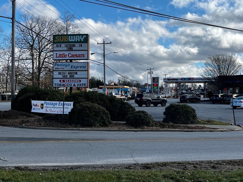 671 Spartanburg Hwy, Hendersonville, NC à vendre - Photo de l’immeuble – Image 2 sur 6