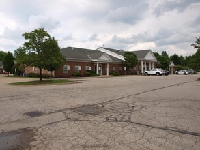 16706 Chillicothe Rd, Chagrin Falls, OH à louer Photo intérieure– Image 2 sur 8