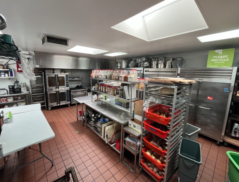 3048 Fletcher Dr, Los Angeles, CA à louer - Photo de l’immeuble – Image 2 sur 5