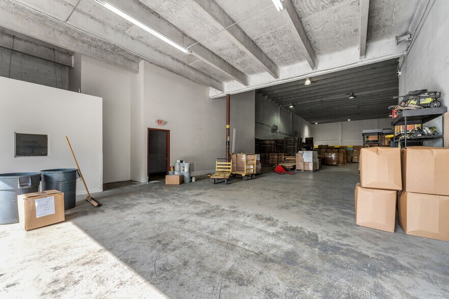 2100 Nw 102nd Pl, Doral, FL à louer - Photo de l’immeuble – Image 3 sur 17