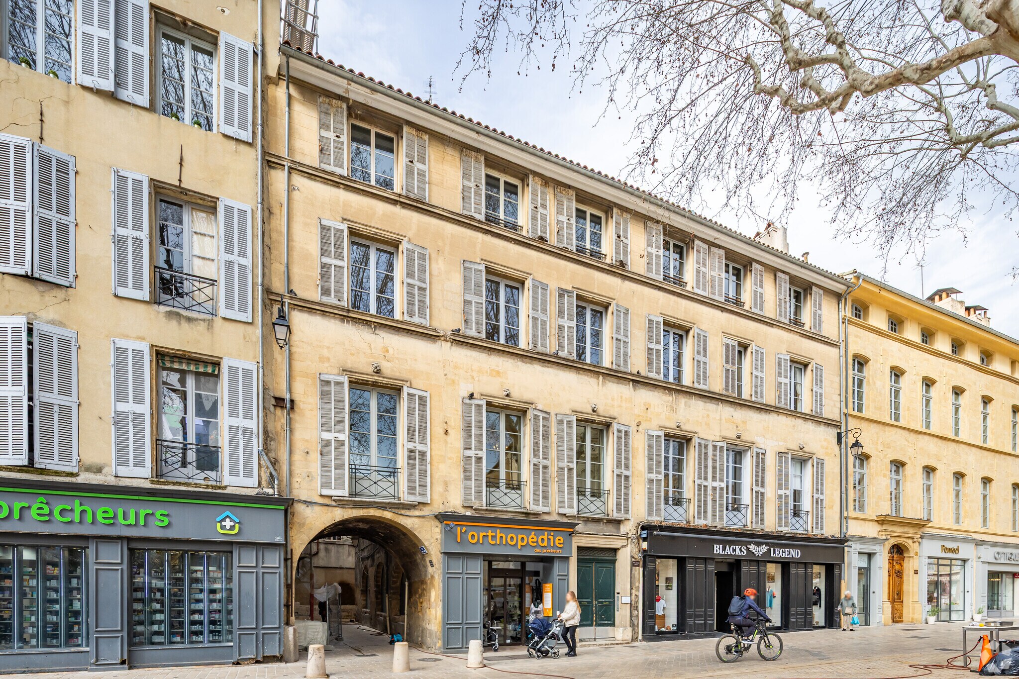 1 Place Des Précheurs, Aix-en-Provence à louer Photo principale– Image 1 sur 7
