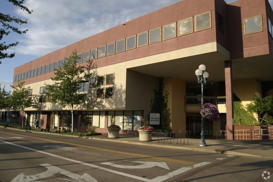 99 W 10th Ave, Eugene, OR à louer - Photo de l’immeuble – Image 2 sur 3