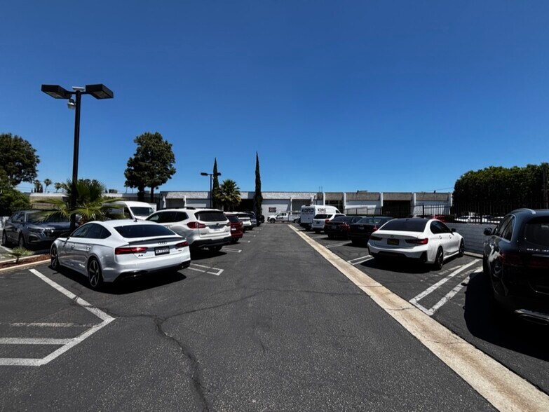 6656 Valjean Ave, Van Nuys, CA à louer - Photo de l’immeuble – Image 3 sur 5