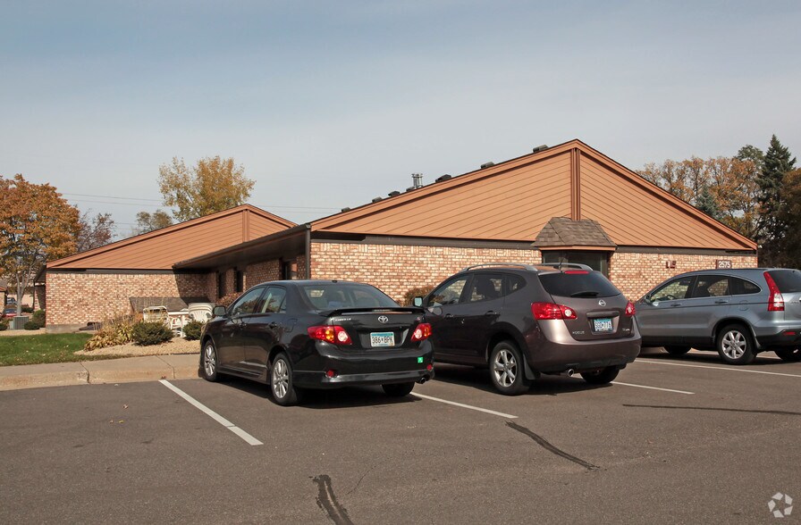 2575 N Hamline Ave, Roseville, MN à vendre - Photo de l’immeuble – Image 2 sur 2