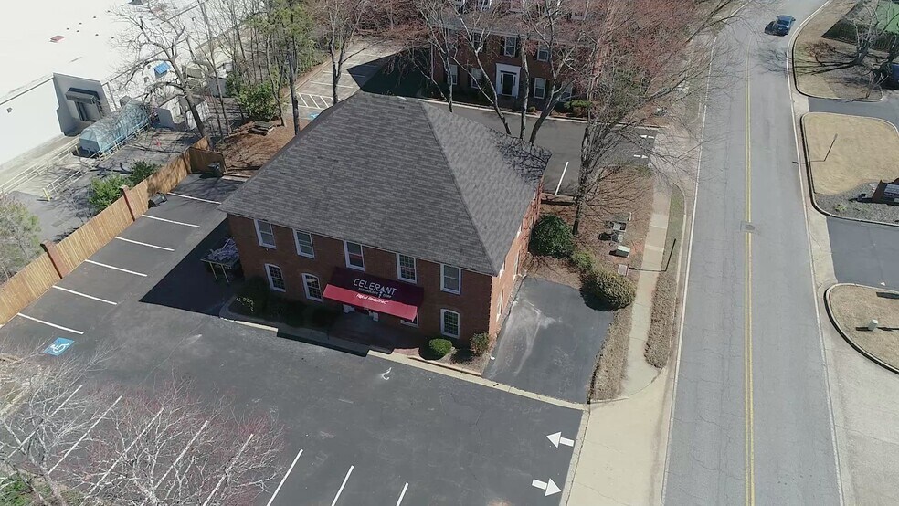610 Colonial Park Dr, Roswell, GA à louer - Vidéo sur l’annonce professionnelle – Image 2 sur 11