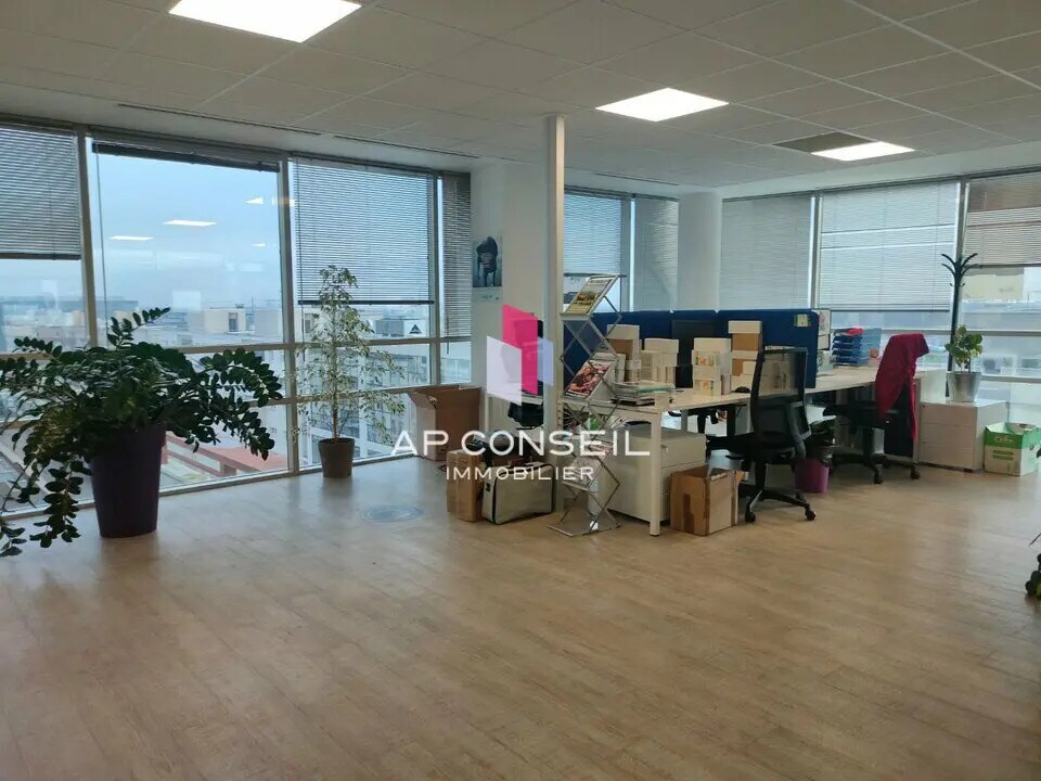 60 Avenue Du Centre, Montigny-le-Bretonneux à louer Photo de l’immeuble– Image 1 sur 6