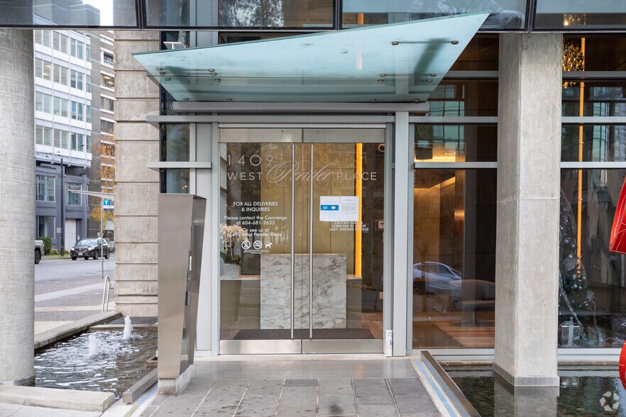 1487 Pender St, Vancouver, BC à vendre - Photo de l’immeuble – Image 2 sur 9