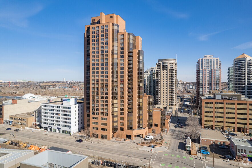 1100 8th Ave SW, Calgary, AB à louer - Photo principale – Image 1 sur 33