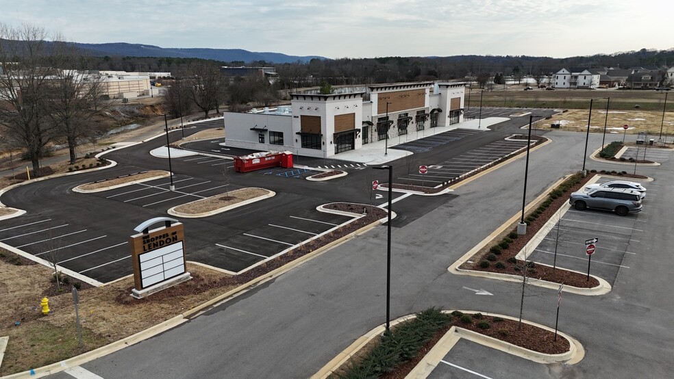 2626 Carl T Jones SE Dr, Huntsville, AL à louer - Photo de l’immeuble – Image 3 sur 5