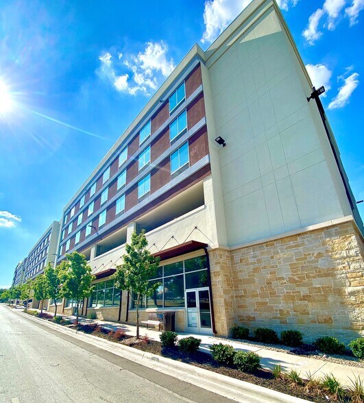 3008 W Lancaster Ave, Fort Worth, TX à louer - Photo de l’immeuble – Image 3 sur 4