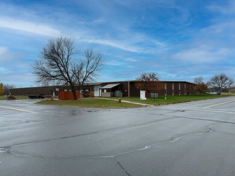 1104 SE 8th St, Grand Rapids, MN à louer - Photo de l’immeuble – Image 3 sur 7
