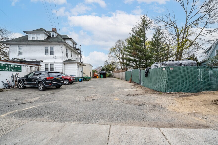 349 Hempstead Ave, West Hempstead, NY à vendre - Photo de l’immeuble – Image 3 sur 12