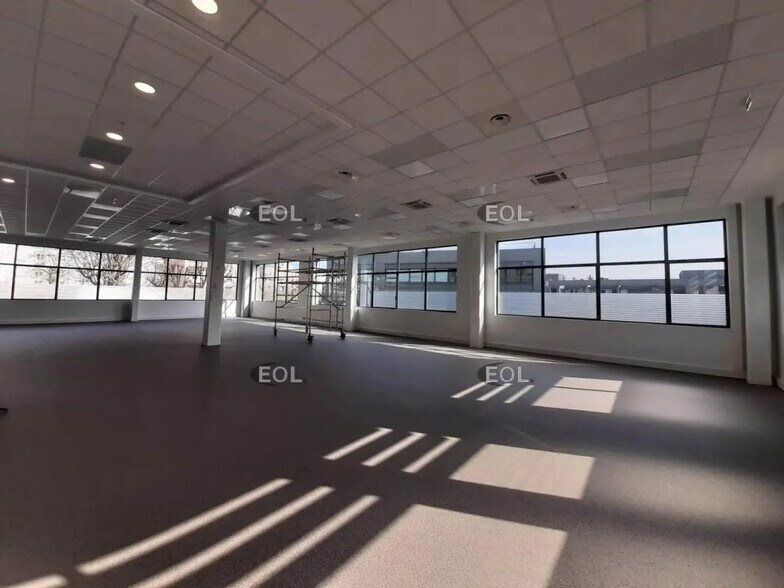 Bureau dans Bagneux à louer - Photo de l’immeuble – Image 2 sur 11