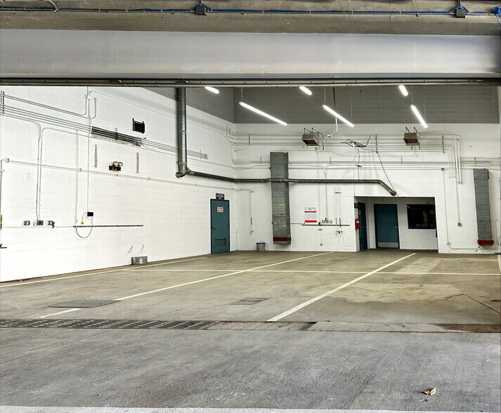 460 W 5th St, San Pedro, CA à louer - Photo de l’immeuble – Image 2 sur 11