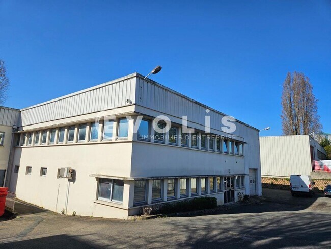Plus de détails pour Local d’activités à vendre