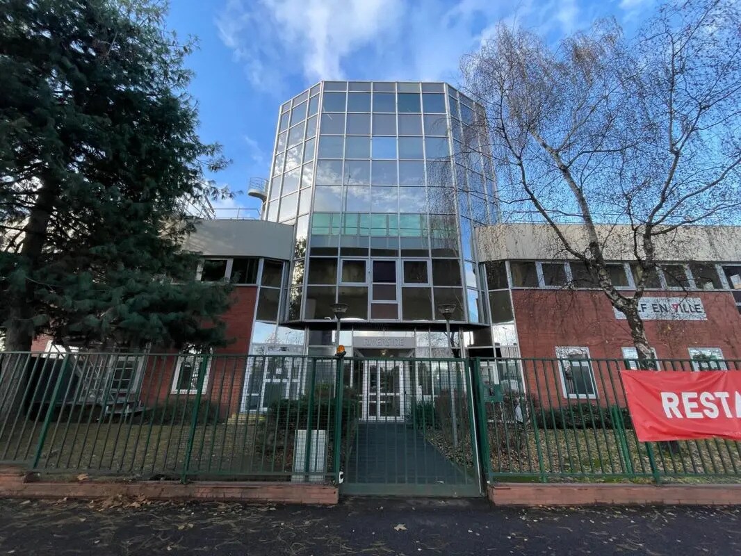 Local d'activités dans Saint-Cloud à vendre Photo de l’immeuble– Image 1 sur 5