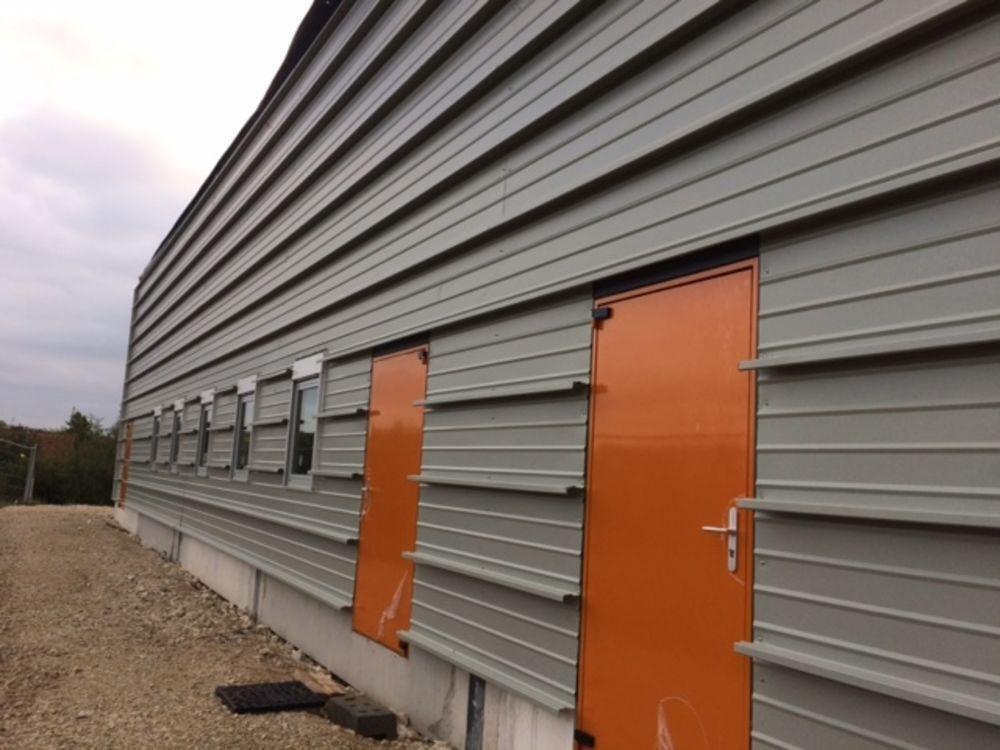 Local d’activités dans Grand-Charmont à louer Photo de l’immeuble– Image 1 sur 7