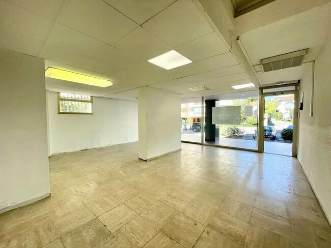 Plus de détails pour Local commercial à louer