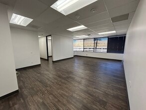 6500 Greenville Ave, Dallas, TX à louer Photo de l’immeuble– Image 2 sur 4