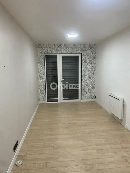 Local d’activités dans Lorient à louer - Photo de l’immeuble – Image 3 sur 5