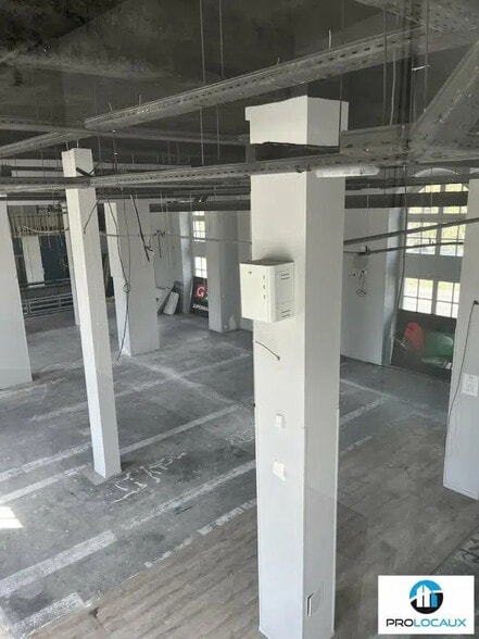 Local commercial dans Compiègne à louer - Photo de l’immeuble – Image 3 sur 12