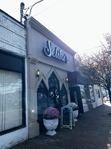 152 Union Ave, Lynbrook, NY à vendre - Photo de l’immeuble – Image 3 sur 3