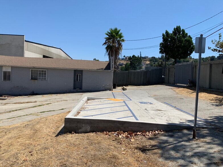 1528 N Bonnie Beach Pl, Los Angeles, CA à vendre - Photo de l’immeuble – Image 3 sur 7