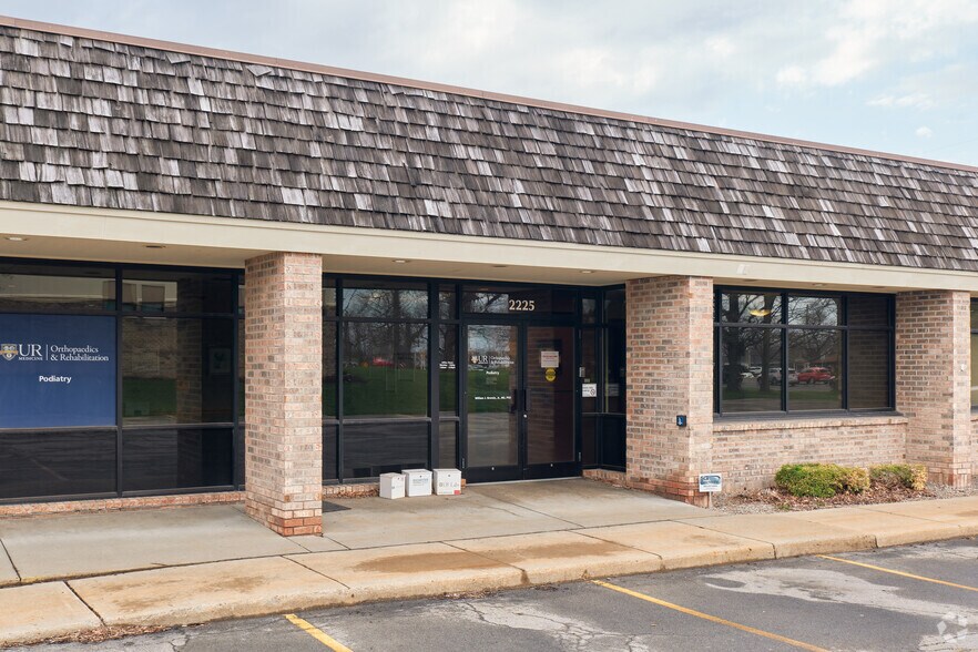 2225-2275 S Clinton Ave, Rochester, NY à vendre - Photo de l’immeuble – Image 3 sur 9