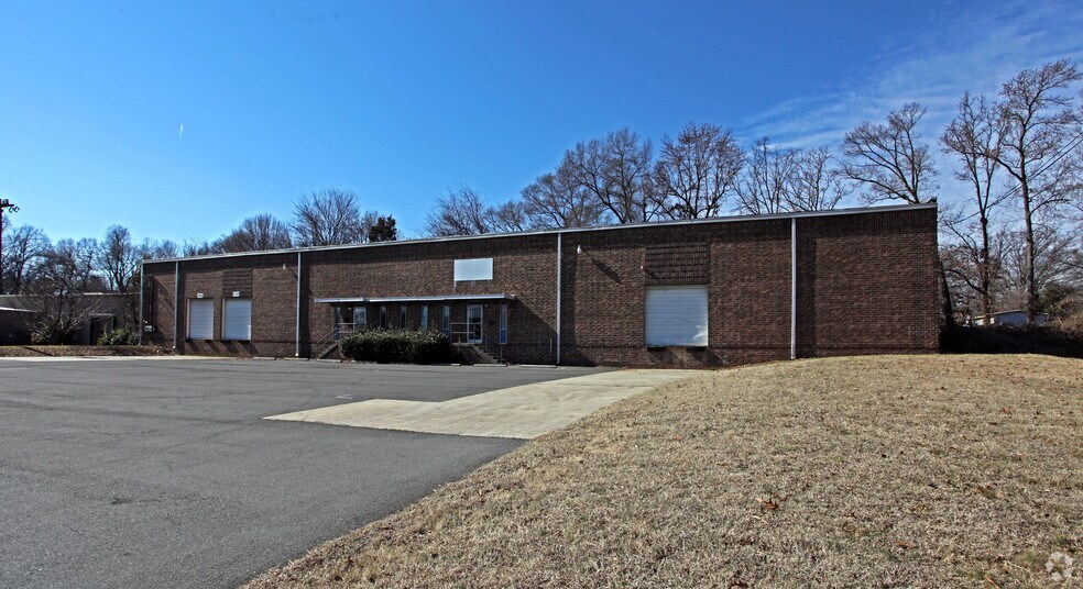 515-517 Enterprise Dr, Charlotte, NC à louer - Photo de l’immeuble – Image 2 sur 10