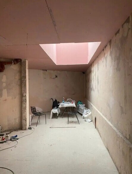 Local commercial dans Paris à louer - Photo de l’immeuble – Image 2 sur 4