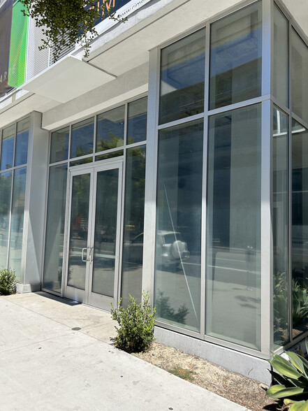 900 N La Brea Ave, West Hollywood, CA à louer - Photo de l’immeuble – Image 2 sur 2