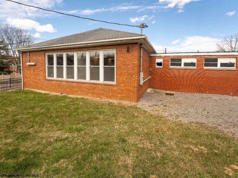 1433 Dorsey Ave, Morgantown, WV à louer - Photo de l’immeuble – Image 2 sur 31