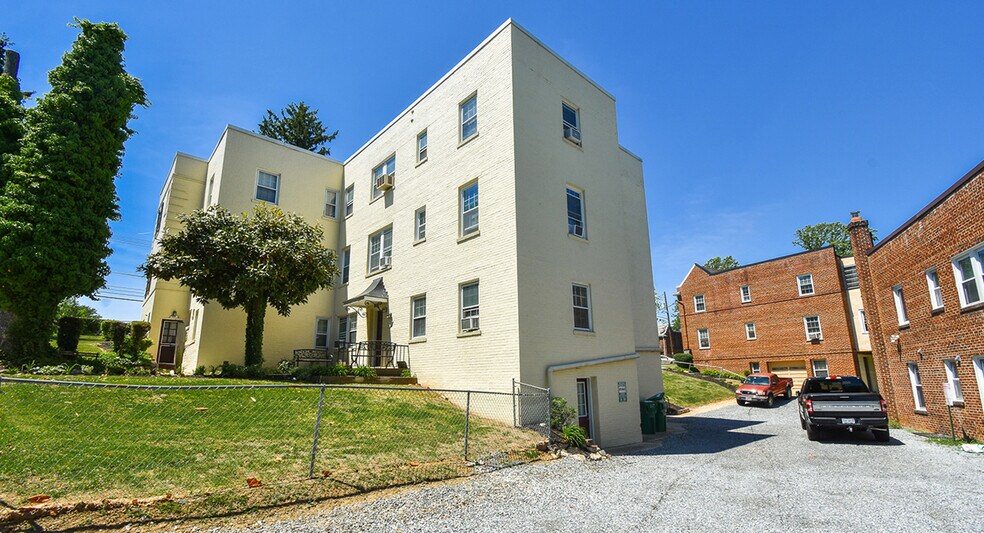 8201 Schrider St, Silver Spring, MD à vendre - Photo de l’immeuble – Image 2 sur 2