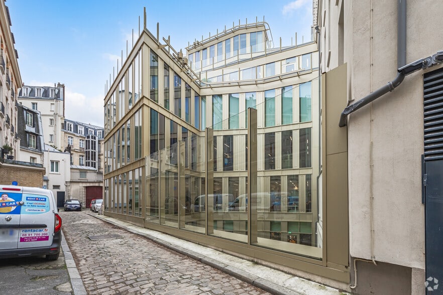 Rue Bayard, Paris à louer - Photo de l’immeuble – Image 3 sur 3
