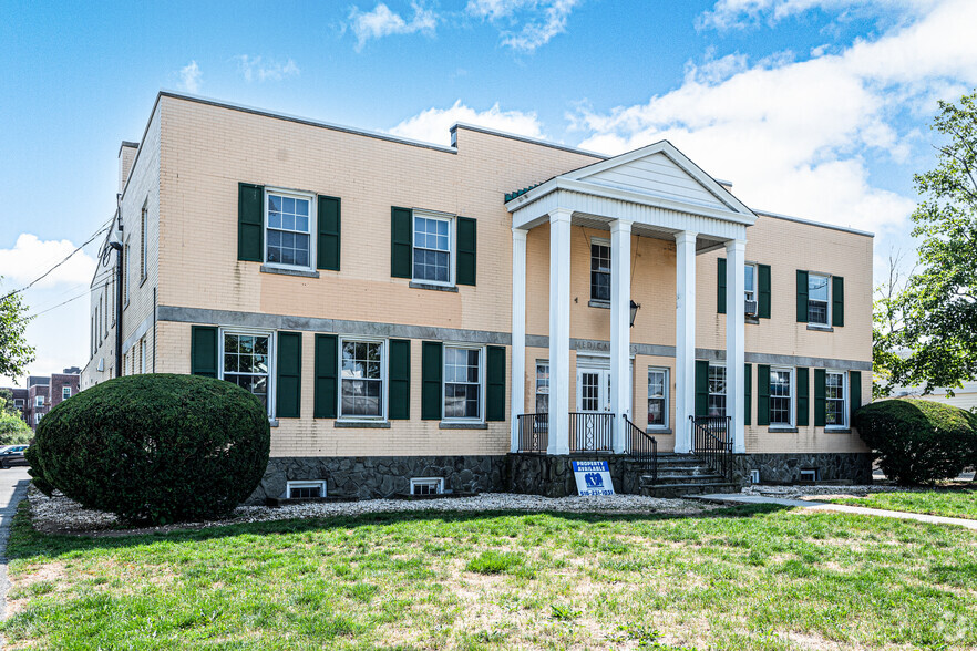 155 W Merrick Rd, Freeport, NY à louer - Photo principale – Image 1 sur 17