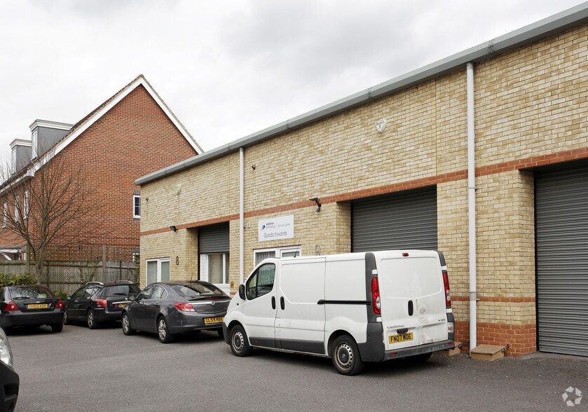 Swan Ln, Sandhurst à louer - Photo principale – Image 1 sur 3