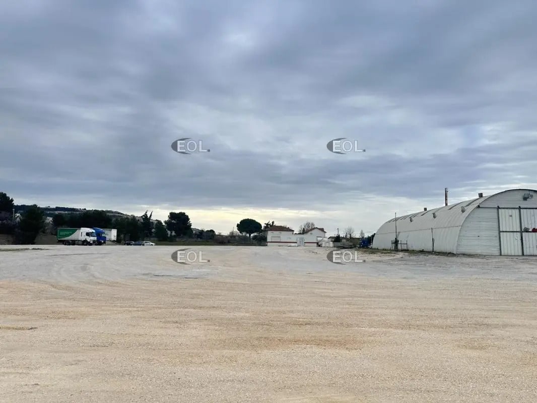 Terrain dans Vitrolles à louer Photo principale– Image 1 sur 8