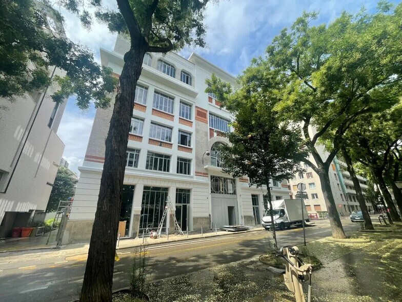 Bureau dans Paris à louer - Photo de l’immeuble – Image 2 sur 20