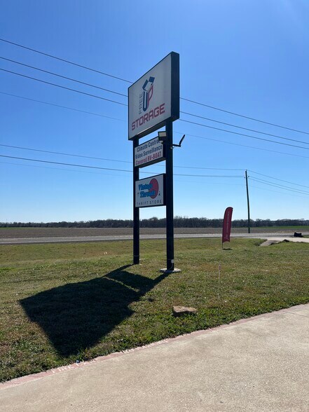 1832 Fm-66, Waxahachie, TX à louer - Photo de l’immeuble – Image 3 sur 11