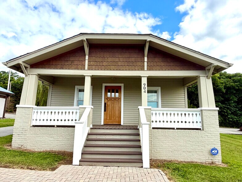 904 W Lamar Alexander Pky, Maryville, TN à louer - Photo de l’immeuble – Image 1 sur 26