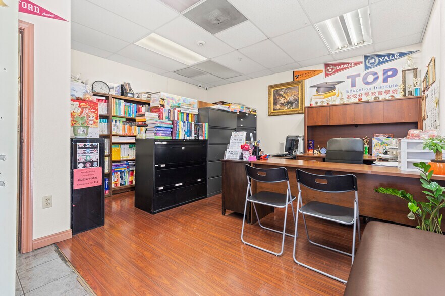 11 W Duarte Rd, Arcadia, CA à vendre - Photo de l’immeuble – Image 3 sur 18