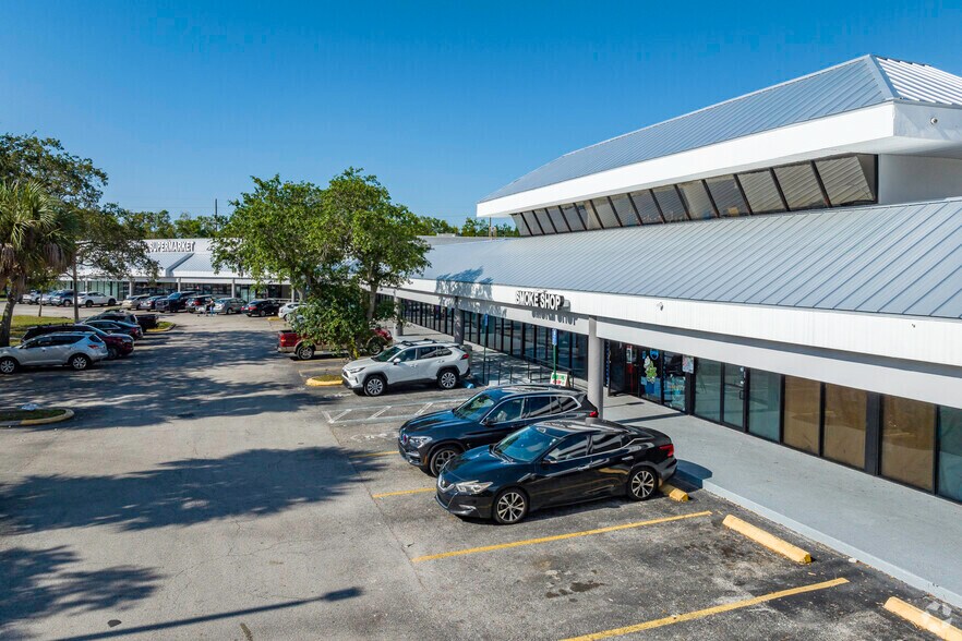 4505-4599 N Pine Island Rd, Sunrise, FL à louer - Photo de l’immeuble – Image 3 sur 7
