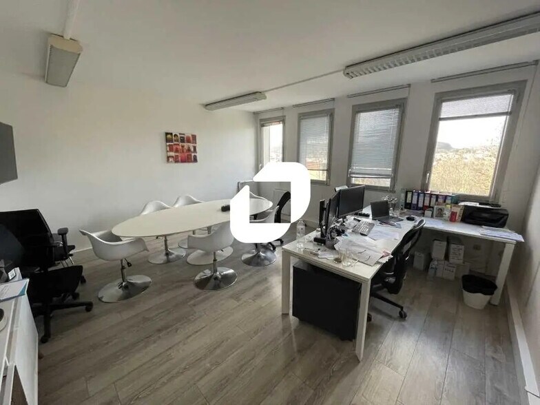Bureau dans Igny à louer - Photo de l’immeuble – Image 3 sur 9